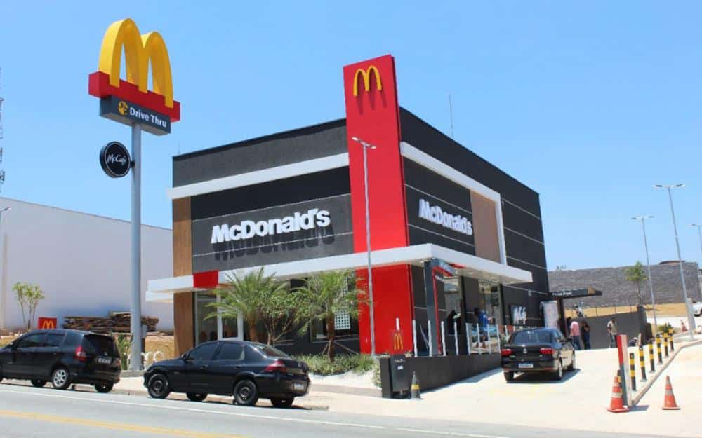 Fast-food rival do McDonald's pede falência e encerra atividades